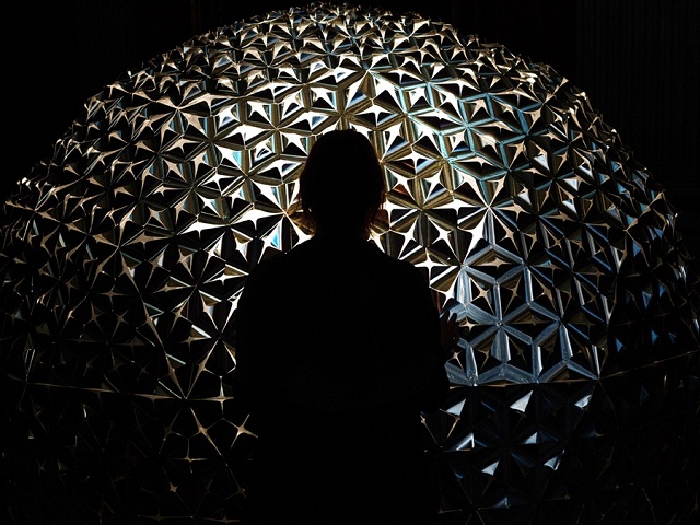 Интерактивная световая полусфера Lotus Dome