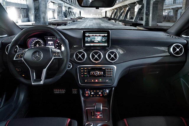 Официальные фотографии седана Mercedes-Benz CLA 45 AMG