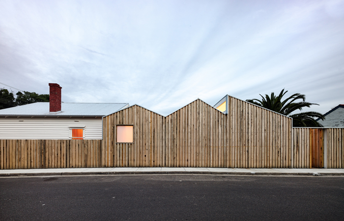 Дом-забор Profile от архитекторов BLOXAS