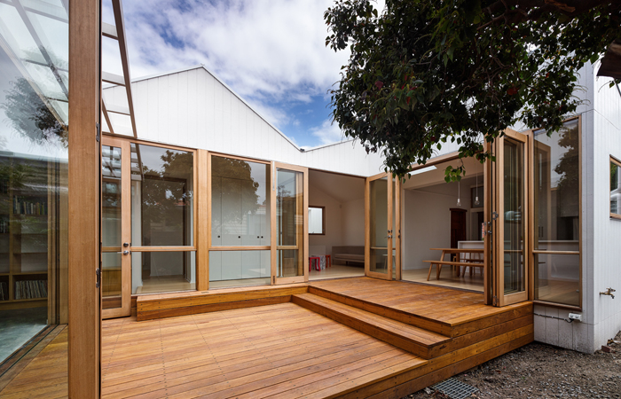 Дом-забор Profile от архитекторов BLOXAS