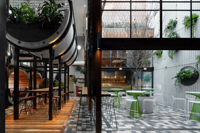 Prahran Hotel: креативный паб с бетонными трубами в Мельбурне