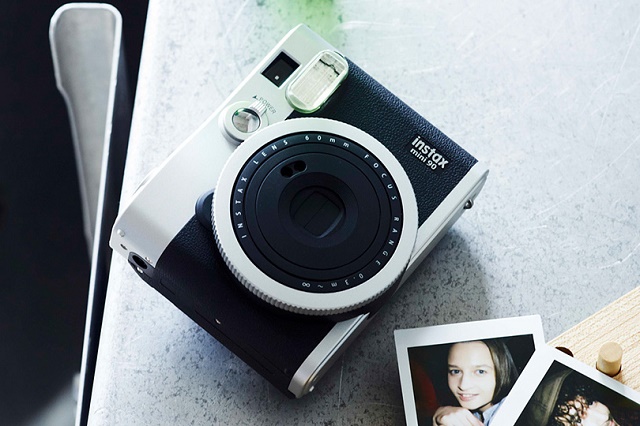 Миниатюрная камера Fujifilm Instax mini90