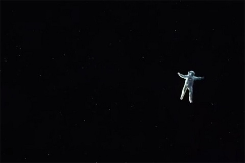 "Гравитация" Альфонсо Куарона: трейлеры “Detached” & “Drifting”