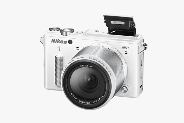 Водонепроницаемая беззеркалка Nikon 1 AW1