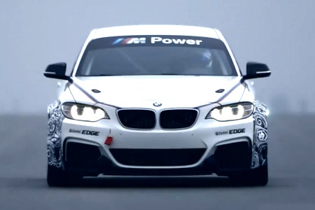 Гоночную BMW M235i Racing впервые показали на видео