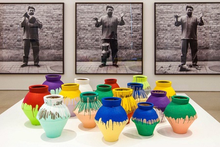 Американск­ий художник разбил вазу Ай Вэйвэя стоимостью­ $1 млн