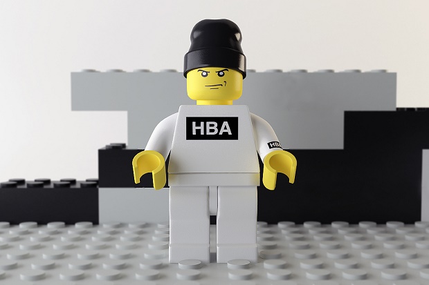 Симеон Георгиев украсил фигурки LEGO стритвеар брендами