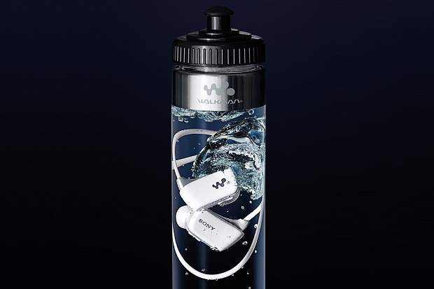 Sony продаёт MP3-плееры в бутылках с водой