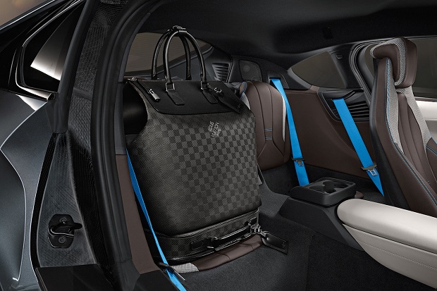 Коллекция багажа Louis Vuitton для BMW i8