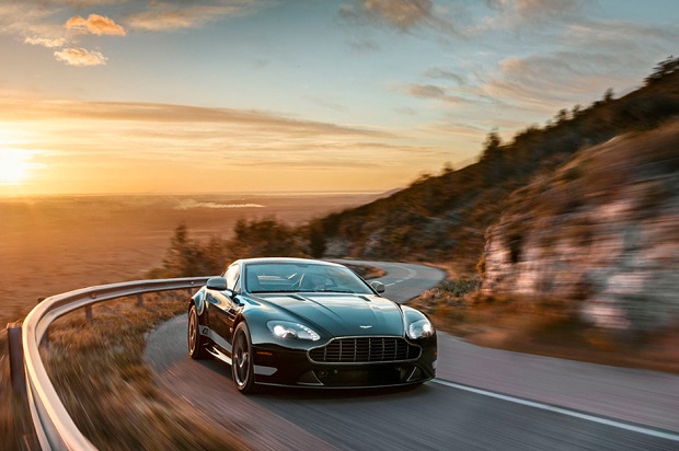 Aston Martin представит Vantage GT и DB9 Carbon Edition