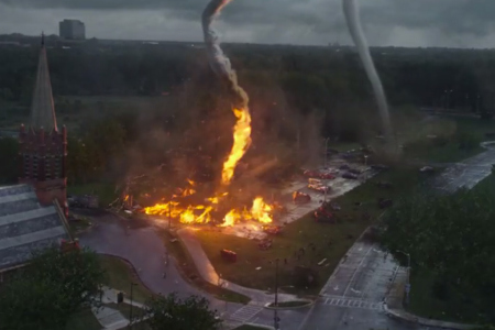 В сети появился тизер-трейлер нового фильма-катастрофы «Навстречу шторму»