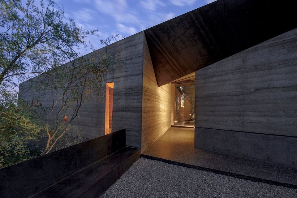 Desert Courtyard – новый шедевр от Wendell Burnette Architects