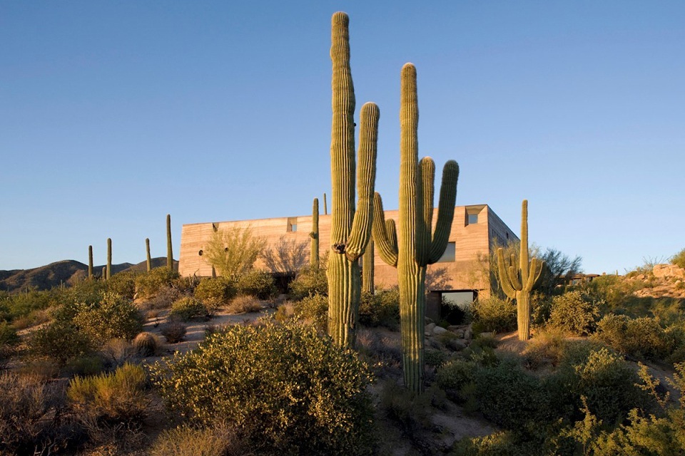 Desert Courtyard – новый шедевр от Wendell Burnette Architects