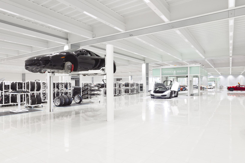 Производственный центр McLaren в Великобритани