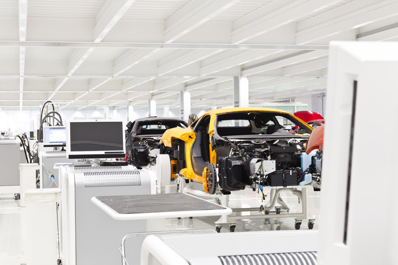 Производственный центр McLaren в Великобритани