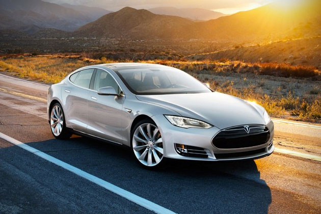 Tesla показала полноприводный электрокар Model S P85D