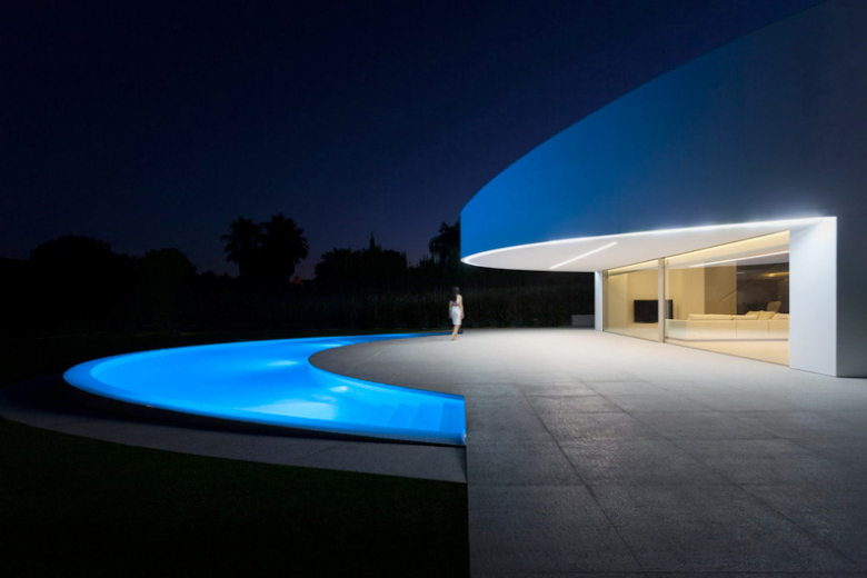 Современный дом Casa Balint от Fran Silvestre Arquitectos