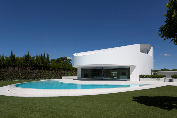 Современный дом Casa Balint от Fran Silvestre Arquitectos