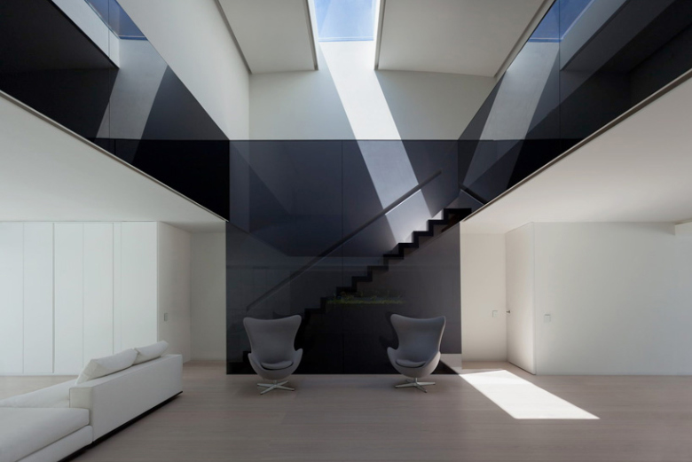 Современный дом Casa Balint от Fran Silvestre Arquitectos