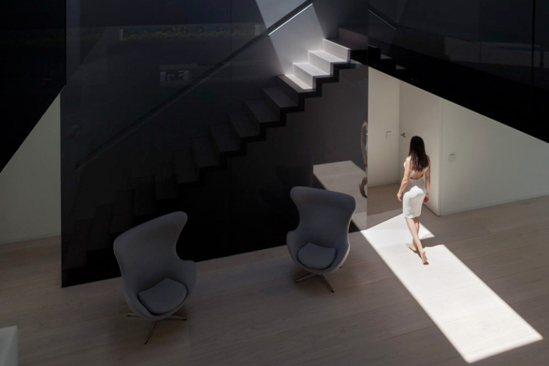 Современный дом Casa Balint от Fran Silvestre Arquitectos