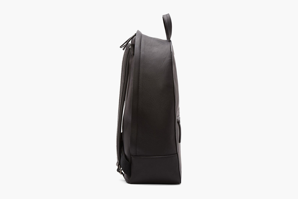Чёрный матовый кожаный рюкзак от Maison Martin Margiela