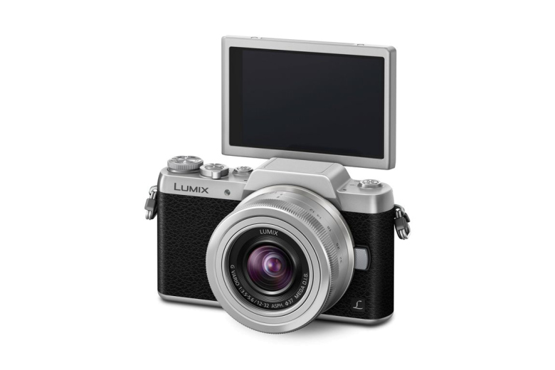 Беззеркальная ретро-камера Panasonic Lumix DMC-GF7