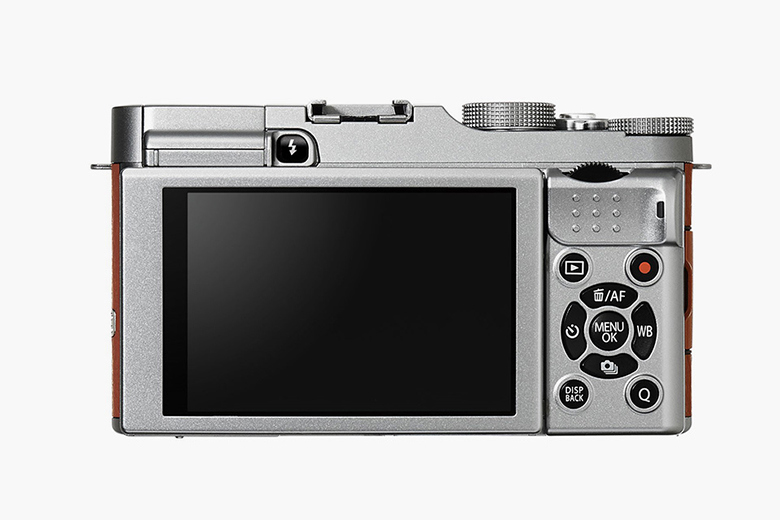 Fujifilm представила беззеркальную камеру X-A2 для любителей селфи