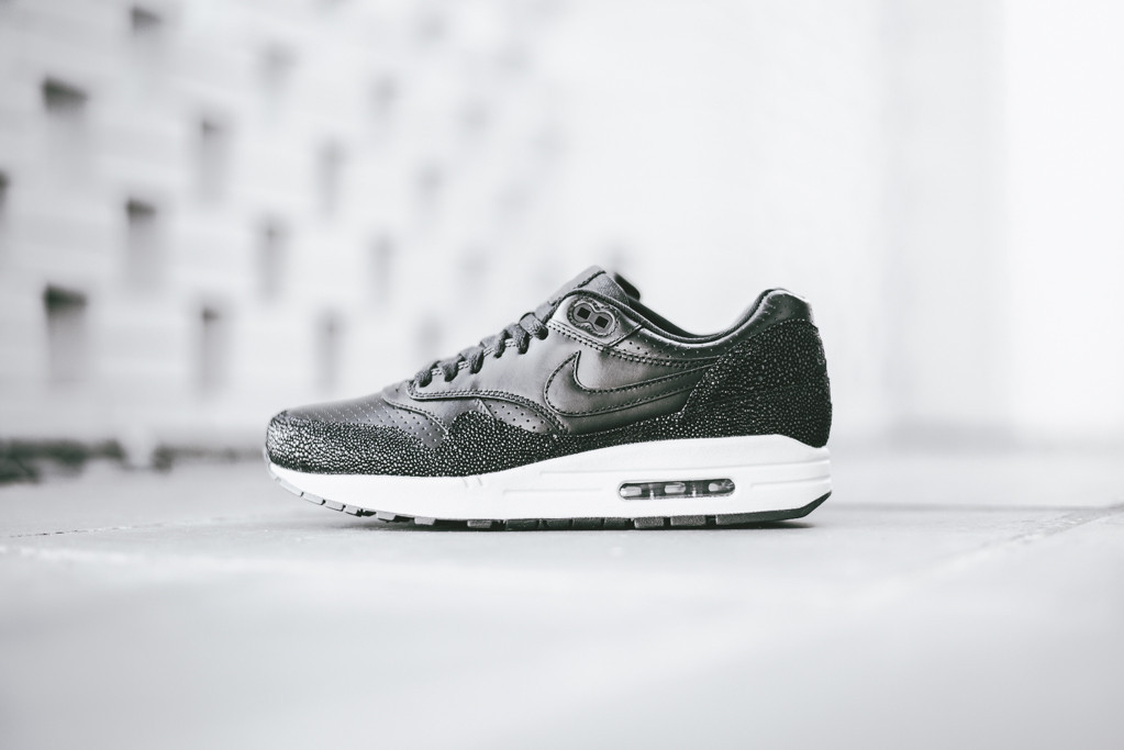 Nike air max leather 1 hotsell