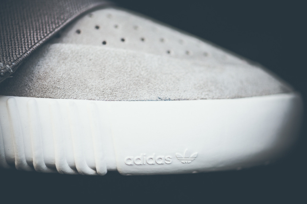 Детальные снимки кроссовок adidas Yeezy Boost