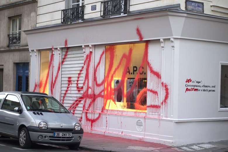 Граффити-райтер Kidult разрисовал парижский магазин A.P.C.