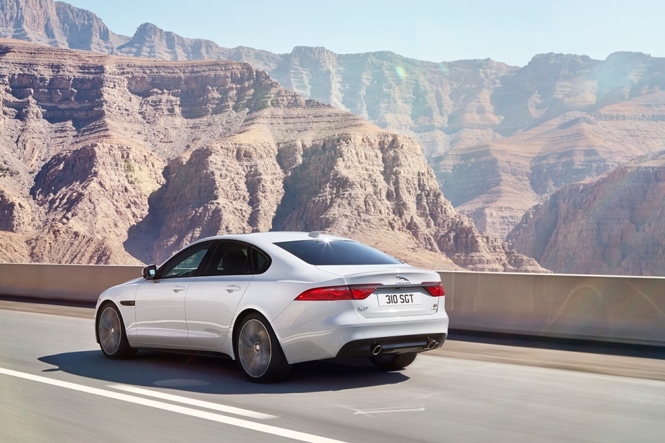  Jaguar рассекретил новое поколение седана XF
