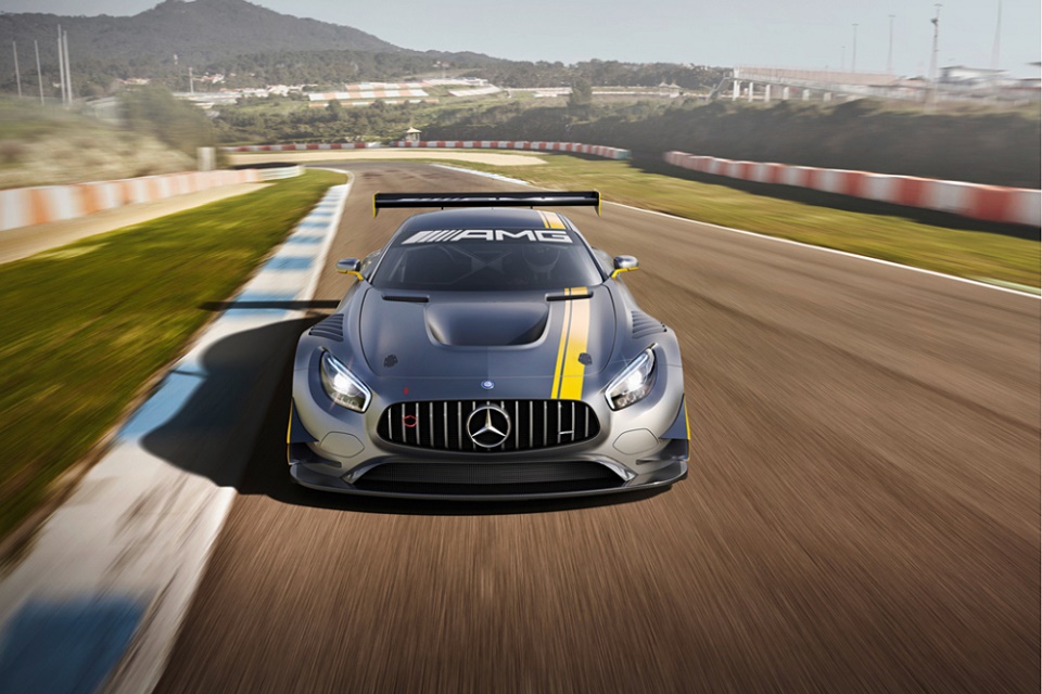 Опубликованы новые снимки гоночного суперкара Mercedes-AMG