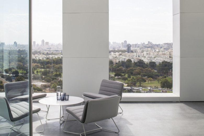 Пентхаус Layers of White в Тель-Авиве от Pitsou Kedem Architects