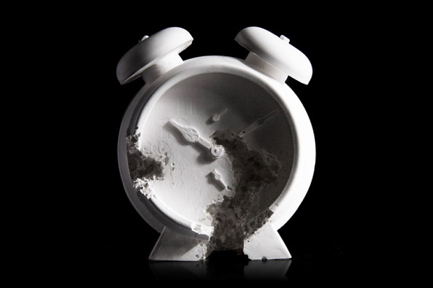 Даниэль Аршам представил новую скульптуру 'Future Relic 03 - Clock'