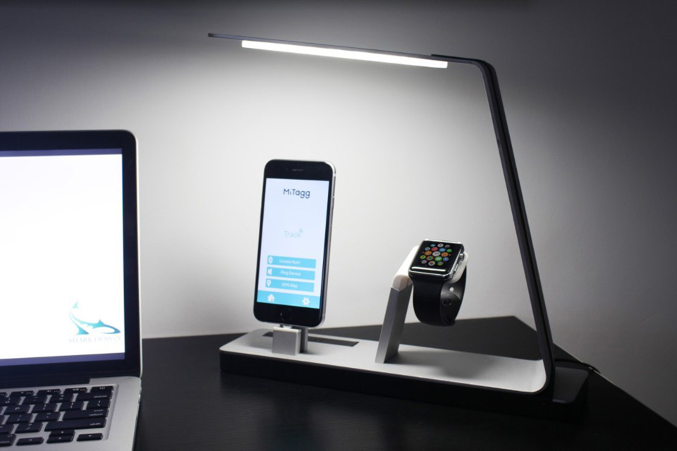 Apple iPhone и Apple Watch может зарядить лампа
