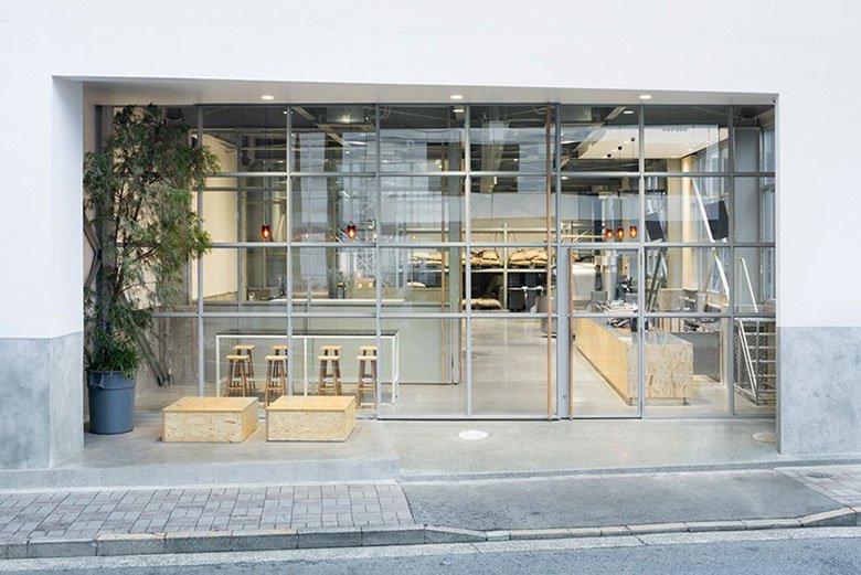 Кофейня Blue Bottle Coffee в Токио от Schemata Architects