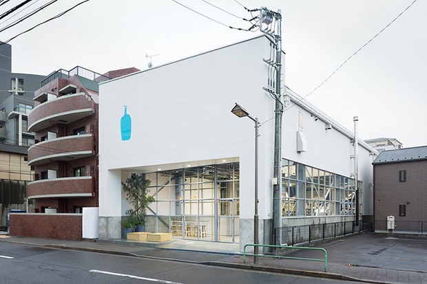 Кофейня Blue Bottle Coffee в Токио от Schemata Architects