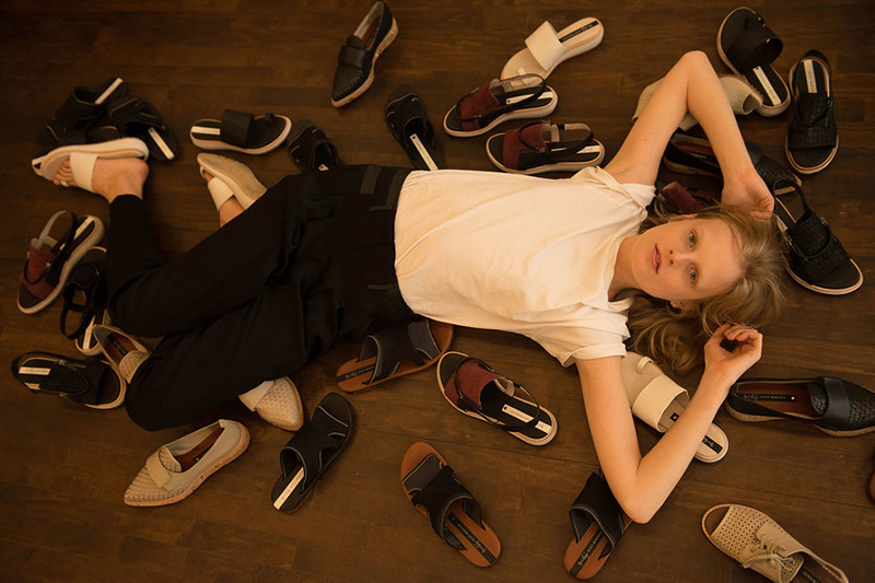 Популярная модель Ханне-Габи Одиеле стала дизайнером обуви