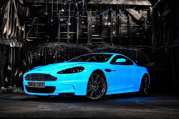Nevana Designs украсила Aston Martin DBS светящейся краской