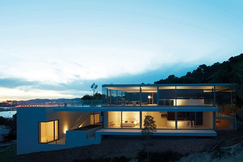 Сдержанный дизайн дома от студии Atelier d'Architecture Bruno Erpicum & Partners