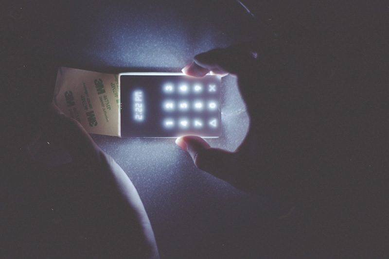 The Light Phone — антипод смартфонам, способный спасти вашу социальную жизнь