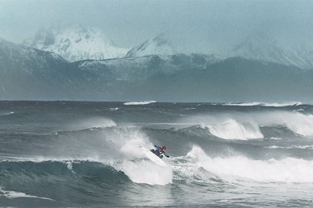 Серфинг на севере Норвегии в новом видео Макса Ларссона "COLD SEDUCTION"