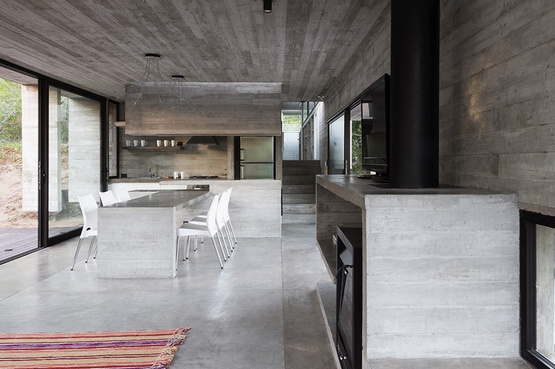 Современный дом “Wein Home” от Besonias Almeida Architects