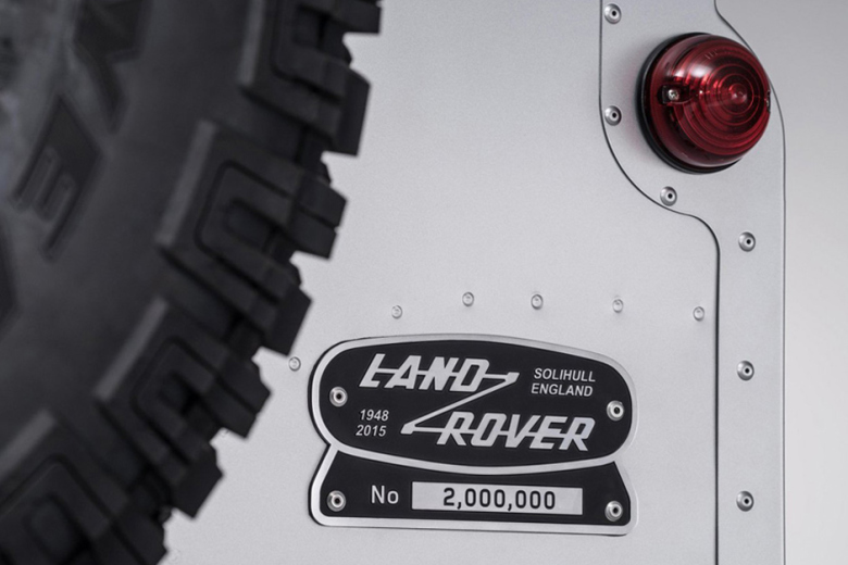 Выпущен двухмиллионный Land Rover Defender