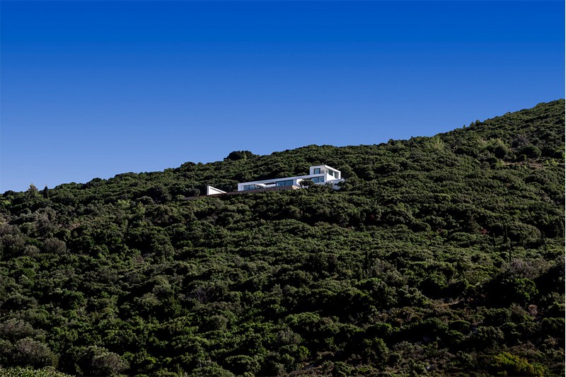 «House T» от Оливера Двека с видом на остров Кефалония