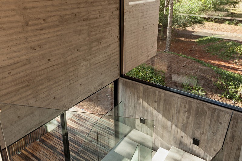Частный дом Marino от ATV Arquitectos с запахом соснового леса