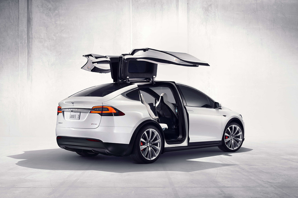 Tesla представила новый кроссовер Model X SUV