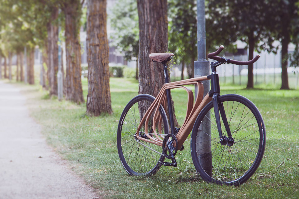 Вдохновленный 19-м веком велосипед с деревянной рамой