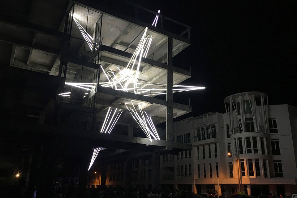 Пятиэтажная звездная LED-инсталляция от Юнь Она