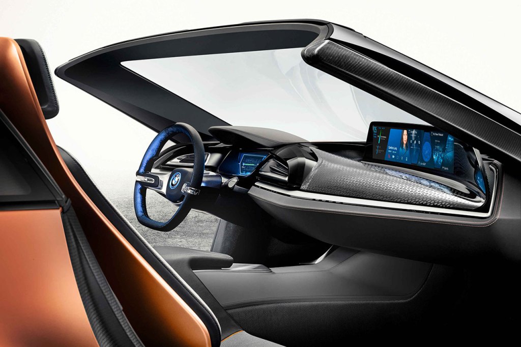 BMW анонсировали новые технологии с двумя концептами i8